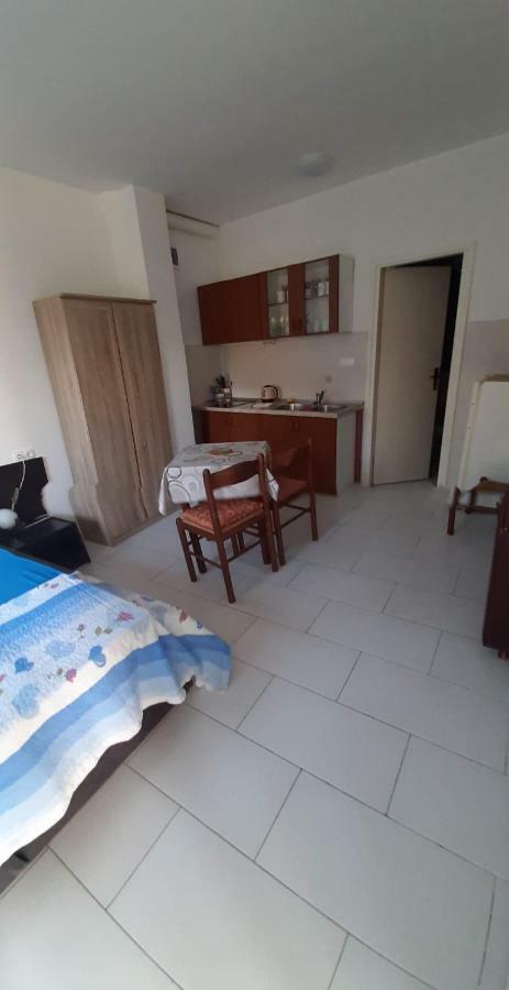 Apartmani Lana Rab Kampor エクステリア 写真